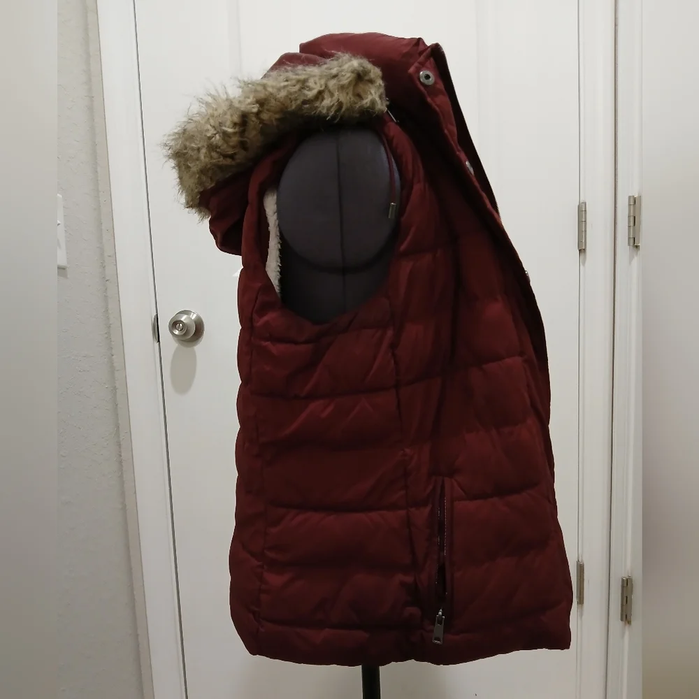 🔥SALE🔥Banana Republic Maroon‎ Puffy Hooded Vest